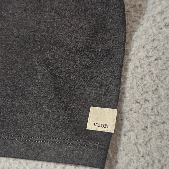 Vuori Halo Energy Performance Crop Top Black Women's XS (loose threads) - Picture 3 of 8